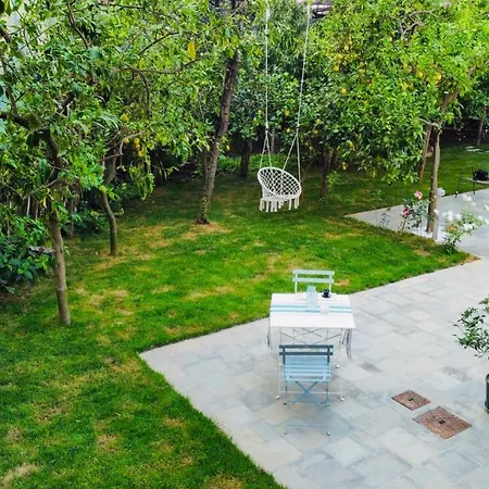 Flavia's Lemons Bed & Breakfast