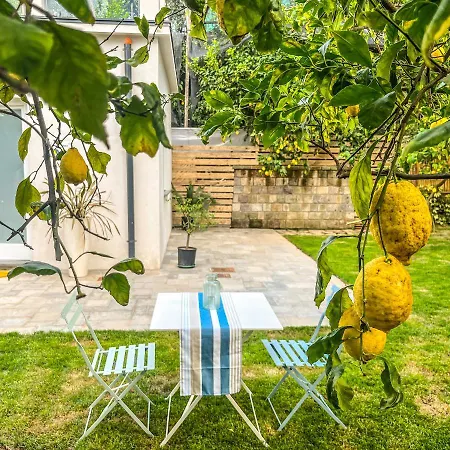 Bed and Breakfast Flavia's Lemons